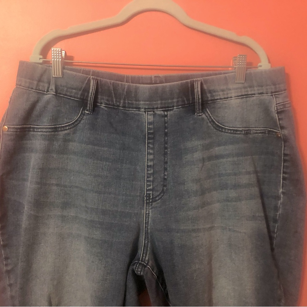 Judy Blue Skinny Fit Capri size 18W—soft, comfortable, flattering.